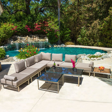 Outdoor Poolscape with Luxurious Seating Set
