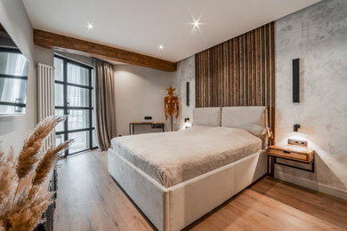 На фото: хозяйская спальня в современном стиле с серыми стенами