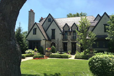 Example of a classic exterior home design in Chicago