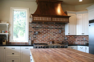 Kitchen - contemporary kitchen idea in Portland