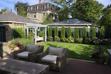 Inspiration for a contemporary landscaping.