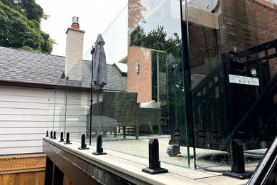 Deck - modern deck idea in Toronto