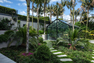 This is an example of a contemporary garden in Auckland.