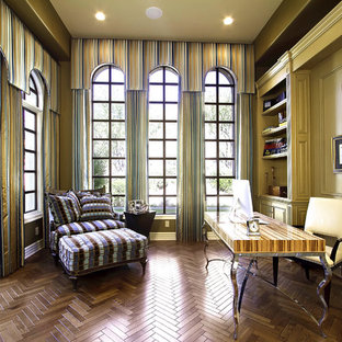 Exempel på ett klassiskt arbetsrum, med gula väggar