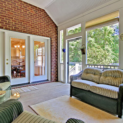 Relaxing and private screened porch - Products