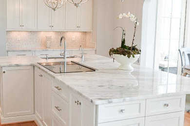 Example of a classic kitchen design in Seattle