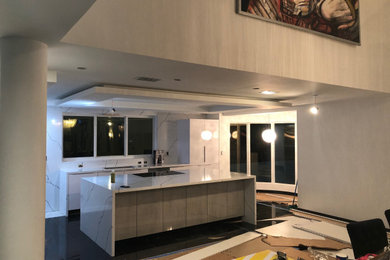 Kitchen photo in Miami