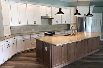 Example of a kitchen design in Tampa