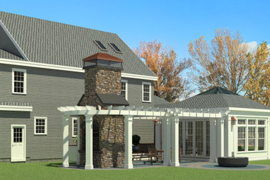 Imagen de fachada de casa gris y gris clásica de tamaño medio de una planta con revestimiento de madera, tejado a cuatro aguas y tejado de teja de madera