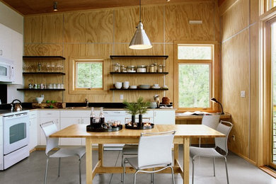 Example of a kitchen design in Seattle