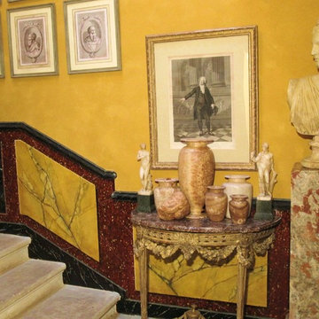 Décor faux marbre pour le soubassement d'une cage d'escalier - Nîmes