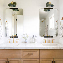 Upstair Hall Bath