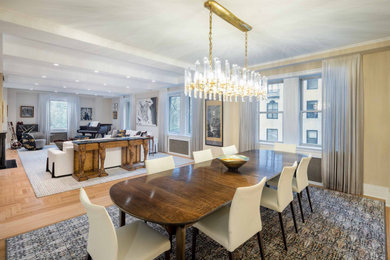 Example of a 1950s dining room design in New York