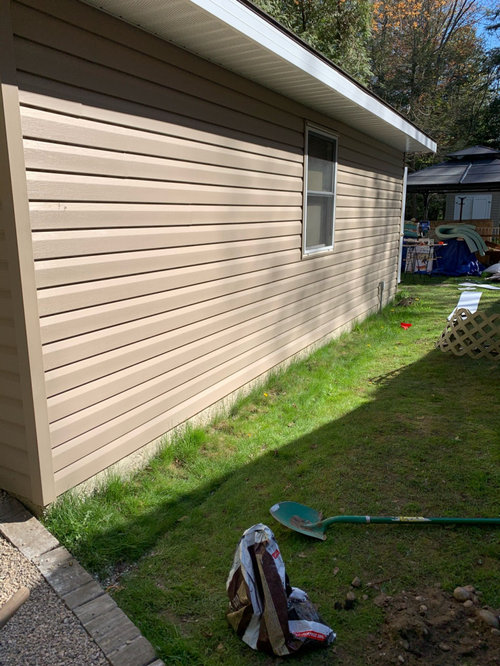 Simple side of garage landscaping?