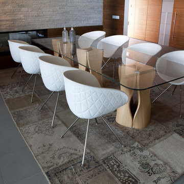 Selling: Mac’s Table, Structure Armchair