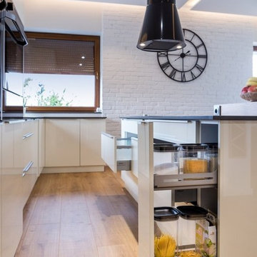 High Gloss and Laminate Kitchen
