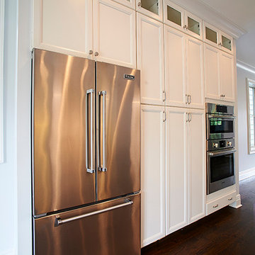 Modern Kitchen with Stainless Steel Appliances and Full-Height Cabinetry