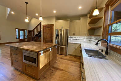 Mountain style kitchen photo in Sacramento