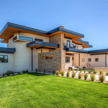 Miesian Modern home with Milgard Ultra windows and doors