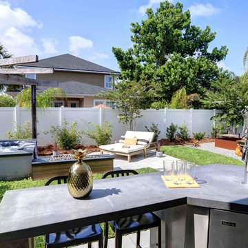 Jacksonville Beach Contemporary Backyard