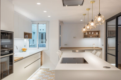 Cocina Leicht con Isla en Poble Nou, Barcelona. Proyecto de Chef d´Oeuvre.
