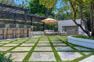 Inspiration for a mid-sized transitional backyard stone landscaping in Los Angeles.