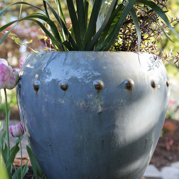 Water-like Blue Glaze Pot