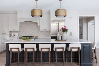 Transitional kitchen photo in St Louis