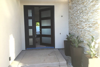 Example of an entryway design in Orange County