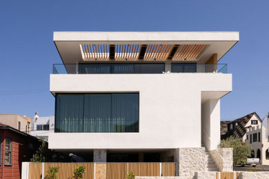 Example of an exterior home design in Los Angeles
