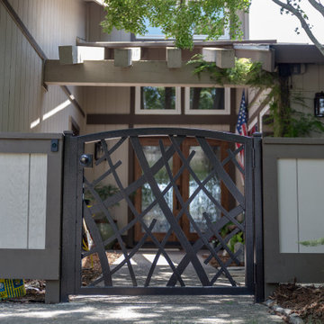 Small Courtyard Gate Modern in Fair Oaks