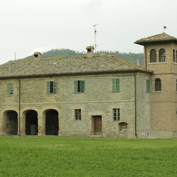 For sale farmhouse in Sant'Angelo in Vado, Le Marche, Italy