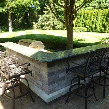 Outdoor living spaces - Outdoor kitchens & bars - Executive Landscape Northville