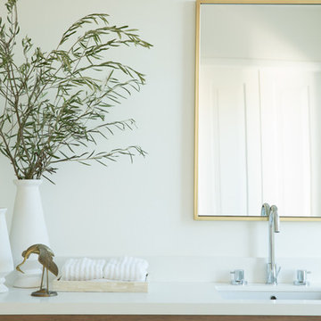 Light and airy master bath
