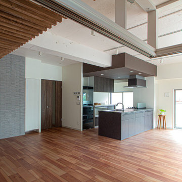 マンションリノベーション「ルーバー天井の家」