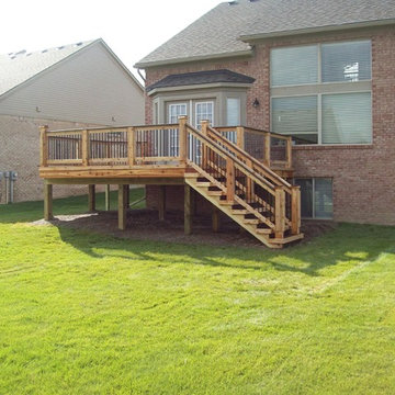 TREX TRANSCENDS VINTAGE LANTERN COLOR with cedar railing system