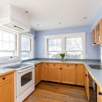 14 Saunders Terrace, Wellesley Hills, MA 02481