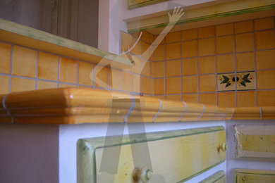 Kitchen backsplash & counter tops orangy craft tiles - La Caroleuse