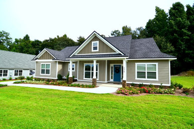 Inspiration for a craftsman exterior home remodel in Jacksonville