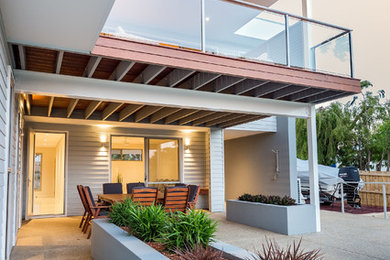 Photo of a contemporary deck in Perth.