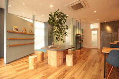 Design ideas for a scandinavian dining room in Nagoya.
