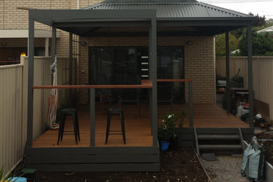 Inspiration for a contemporary deck in Adelaide.