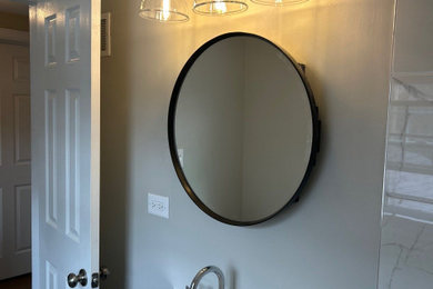 Bathroom - modern bathroom idea in Chicago