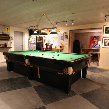 Walkout Basement / 'Mancave' / Garage
