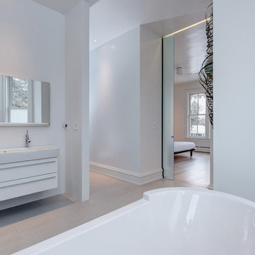 Heard Residence Master Bathroom