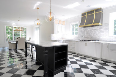 Kitchen - traditional kitchen idea in Nashville