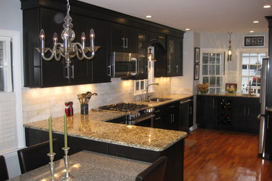 Example of a classic kitchen design in Detroit