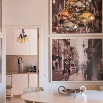 Chiado dining area with round table and layered pendant shades