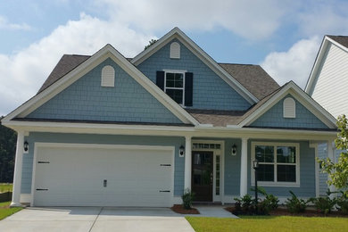 Inspiration for a mid-sized timeless blue two-story wood exterior home remodel in Charleston with a shingle roof