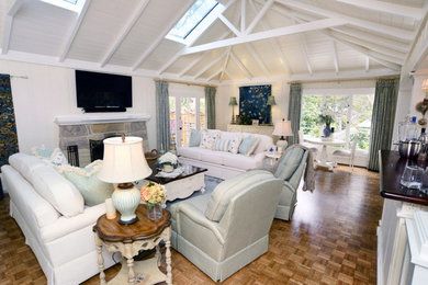 Example of a living room design in San Francisco